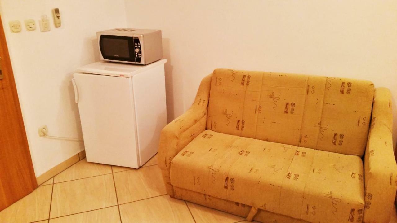 Obala Apartment & Studios Malinska Esterno foto