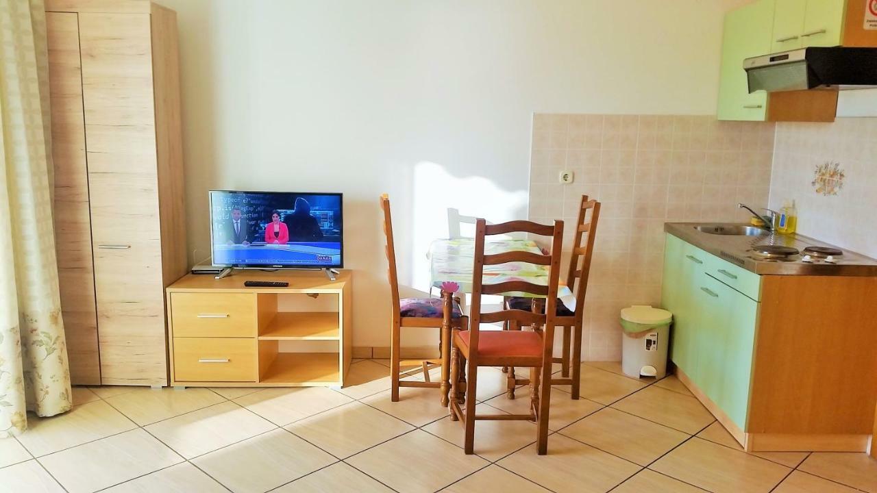 Obala Apartment & Studios Malinska Esterno foto