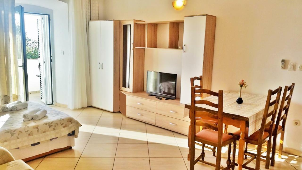 Obala Apartment & Studios Malinska Esterno foto