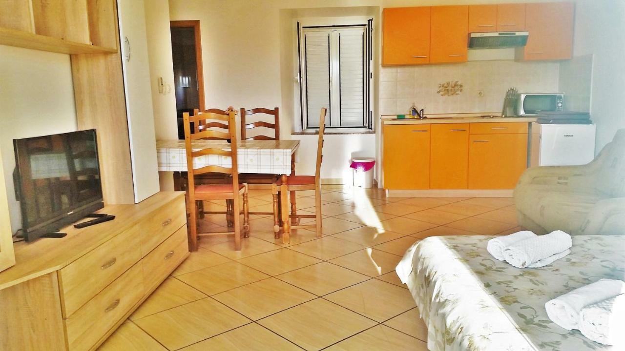 Obala Apartment & Studios Malinska Esterno foto