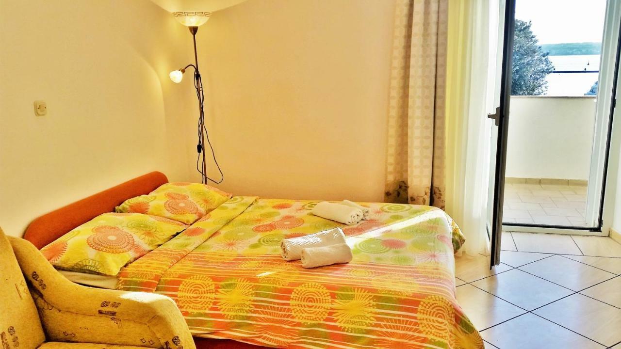 Obala Apartment & Studios Malinska Esterno foto