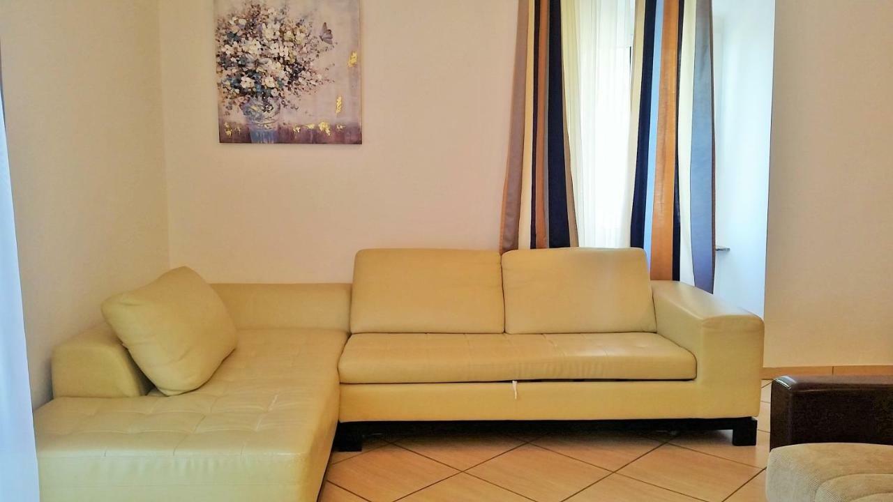Obala Apartment & Studios Malinska Esterno foto