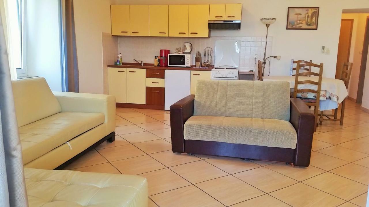 Obala Apartment & Studios Malinska Esterno foto