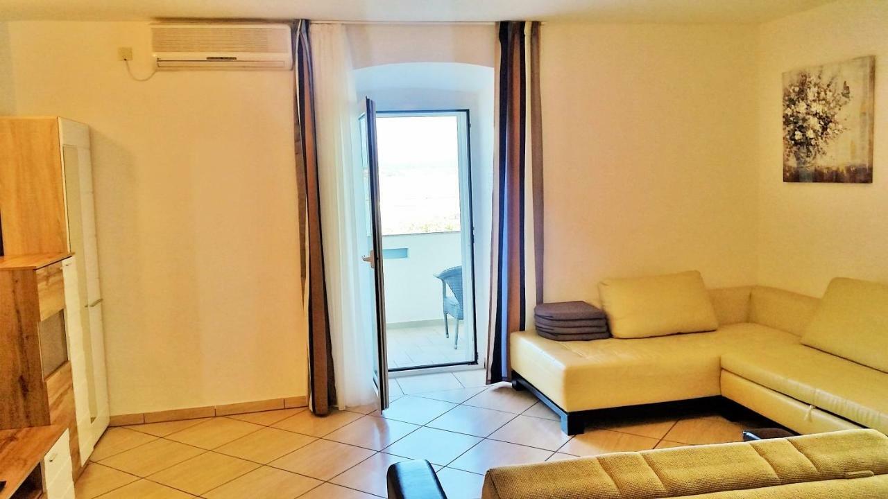 Obala Apartment & Studios Malinska Esterno foto