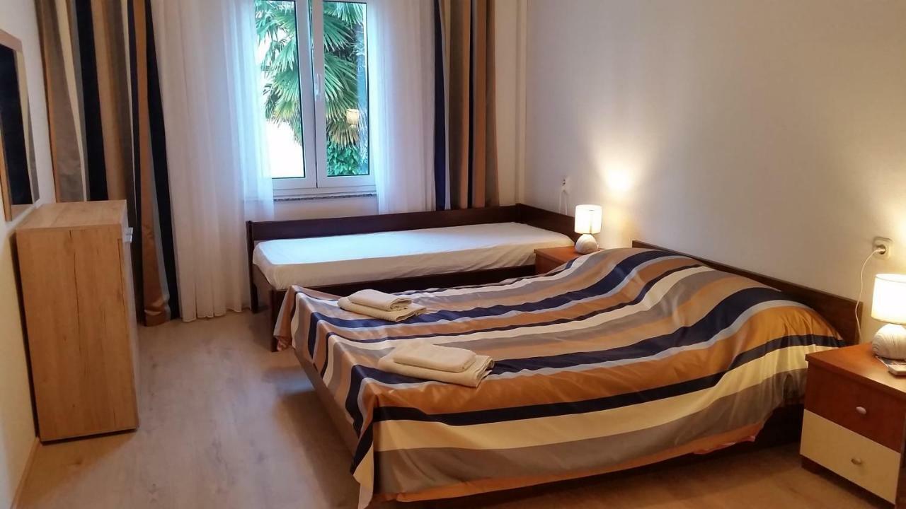 Obala Apartment & Studios Malinska Esterno foto